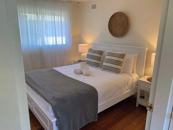 3 bedrooms, iron/ironing board, WiFi, bed sheets