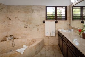 Dusche, Haartrockner, Bidet, Handtücher