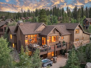 Exterior - Modern Estate, Walk to Shuttle, Hot Tub, Arcade, Views! (Breckenridge)
