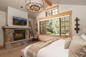 4 bedrooms, desk, iron/ironing board, free WiFi - Modern Estate, Walk to Shuttle, Hot Tub, Arcade, Views! (Breckenridge)