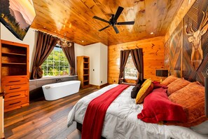 8 bedrooms, desk, iron/ironing board, WiFi (free) - Excalibur: Pickleball, Duck Pin Bowling, Indoor Pool, 9 Hole Golf (Sevierville)