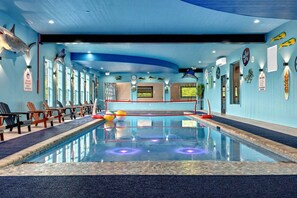 Indoor pool, a heated pool - Excalibur: Pickleball, Duck Pin Bowling, Indoor Pool, 9 Hole Golf (Sevierville)