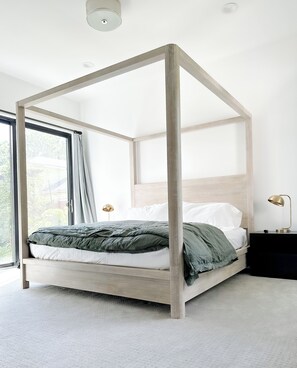 3 habitaciones, caja de seguridad en la habitación y escritorio