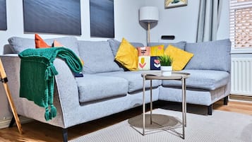 Smart TV, books, stereo