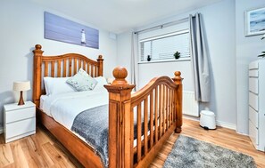 2 camere, una scrivania, ferro/asse da stiro, culla da viaggio