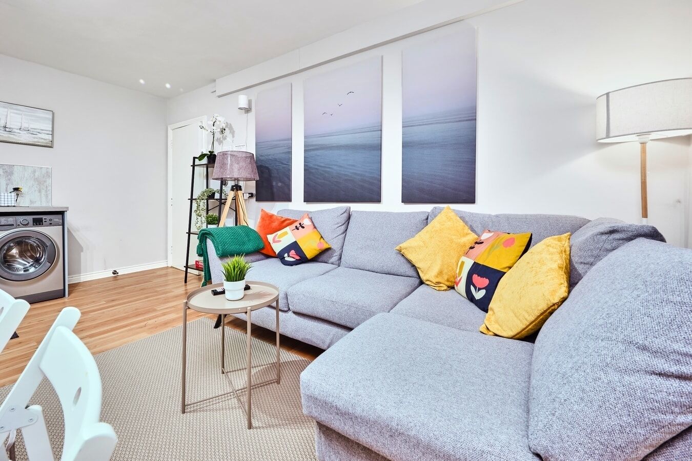 智能电视、书、立体声音响