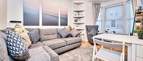 Televisor intel·ligent, llibres i estèreo