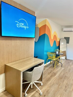 Standard Double Room, Non Smoking, Microwave | Interior - Far Out Motel (Starkville)