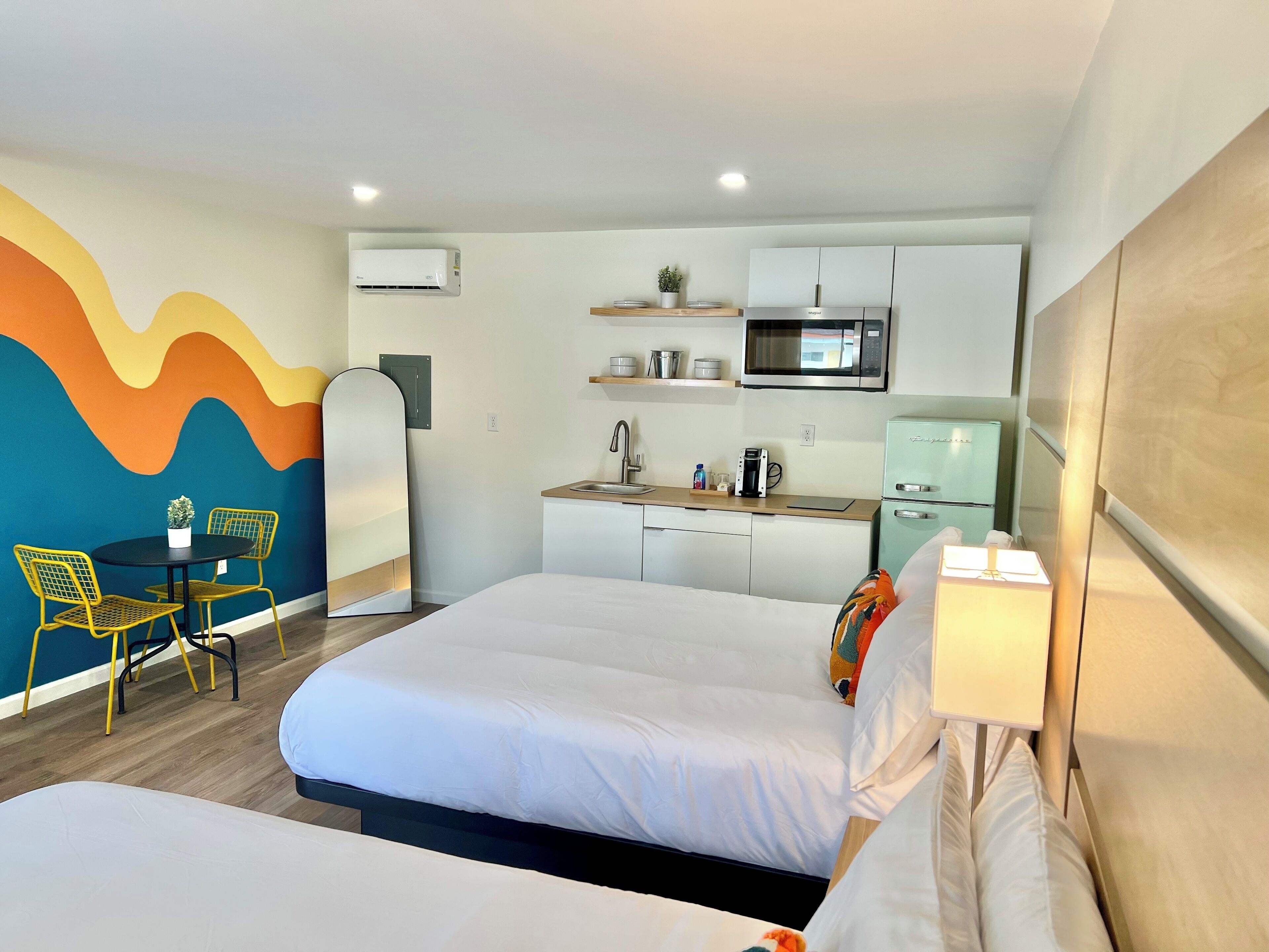 Kahden hengen standard-huone, tupakointi kielletty, mikroaaltouuni | Työpöytä, kannettavalle tietokoneelle sopiva työtila, pimennysverhot