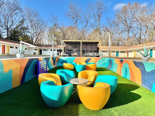 Outdoor dining - Far Out Motel (Starkville)