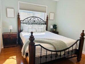 3 bedrooms, desk, iron/ironing board, WiFi