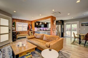 Smart TV, fireplace, offices