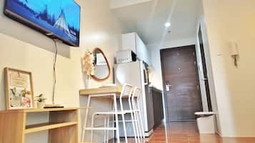 Comfort appartement, keuken, uitzicht op stad | Dineren in de kamer