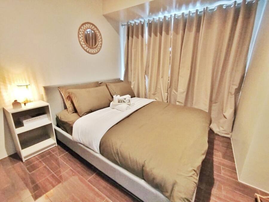 1 bedroom, hypo-allergenic bedding, laptop workspace, iron/ironing board