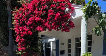 2 West Beach Cottages, 1 Block to Beach & Downtown, Harbor & Funk Zone