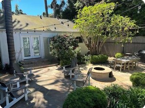 Terrace/patio - 2 West Beach Cottages, 1 Block to Beach & Downtown, Harbor & Funk Zone (Santa Barbara)