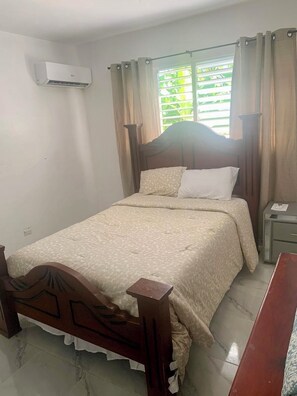 3 quartos, escrivaninha, Wi-Fi, roupa de cama
