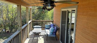 RT62 Motor Resort Crows Nest Luxury Cabin