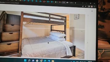 5 bedrooms, iron/ironing board, WiFi, bed sheets