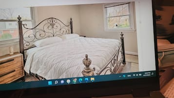 5 bedrooms, iron/ironing board, WiFi, bed sheets