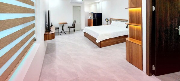 Deluxe Apartment, City View | Desk, soundproofing, iron/ironing board, free WiFi
