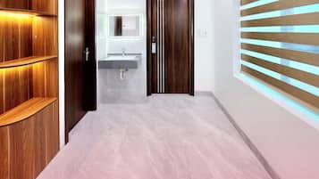 Departamento Deluxe, vista a la ciudad | Escritorio, insonorización, tabla de planchar con plancha y wifi gratis