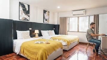 5 bedrooms, desk, iron/ironing board, travel cot