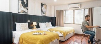 Spacious 5BR-9 Bathrooms Home in Central BKK - High-speed Wi-Fi 5 mins to BTS
