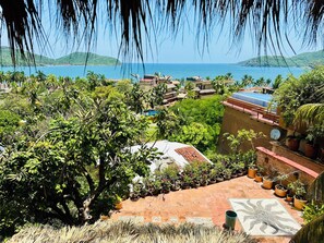 Suite Deluxe, vista a la bahía | Ropa de cama de alta calidad, camas Select Comfort y minibar 