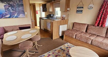 3 Bed Caravan Sleeps 6 with Parking