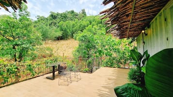 Quadruple Room, Mountain View | 1 bedroom, desk, soundproofing, iron/ironing board