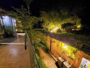 Desk, soundproofing, iron/ironing board, free WiFi -  YesHue Eco Tourism Area (Nam Dong)