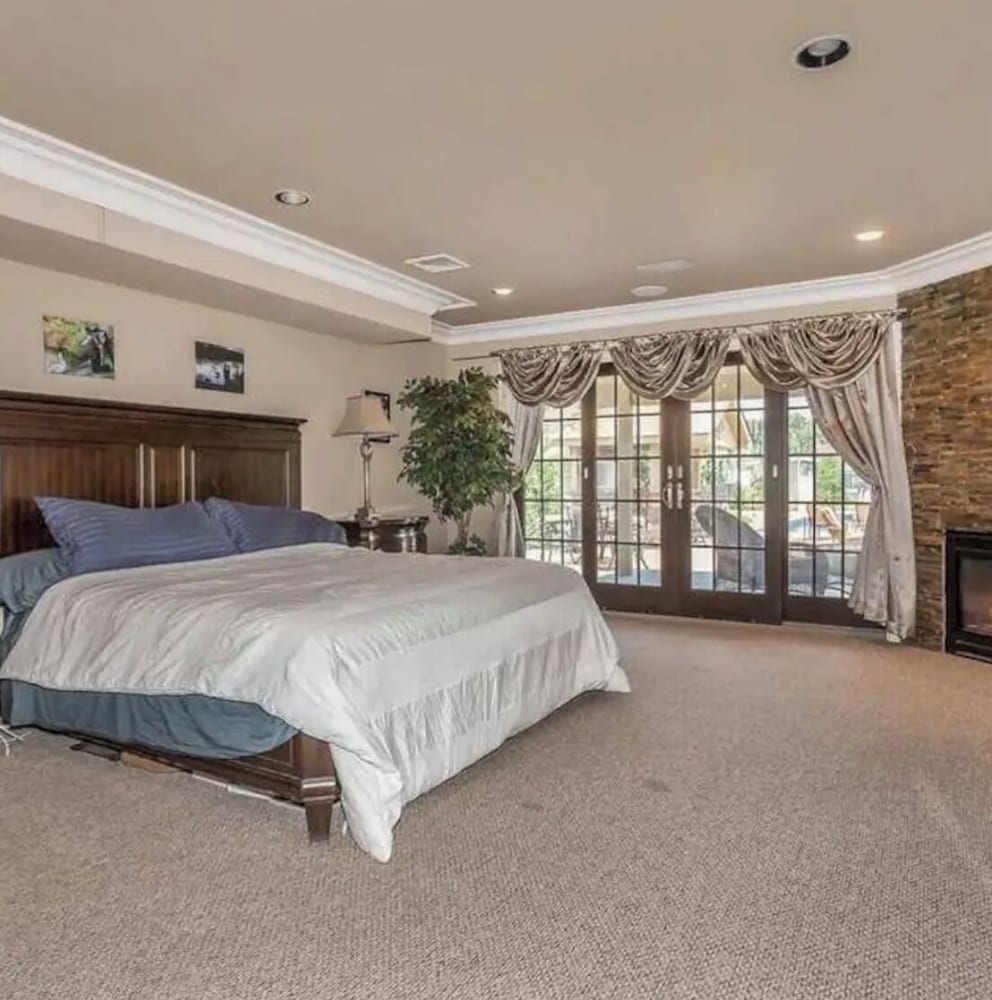 Waterfront Paradise on Long Island Massapequa Stayz