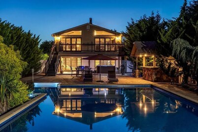 Waterfront Paradise on Long Island 