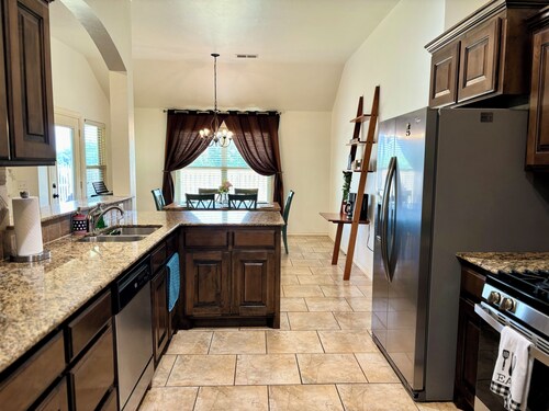 Beautiful Cozy Edmond Home - 4bed 2bath