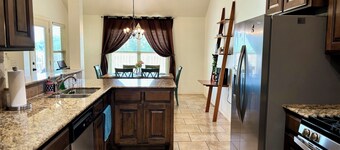 Beautiful Cozy Edmond Home - 4bed 2bath