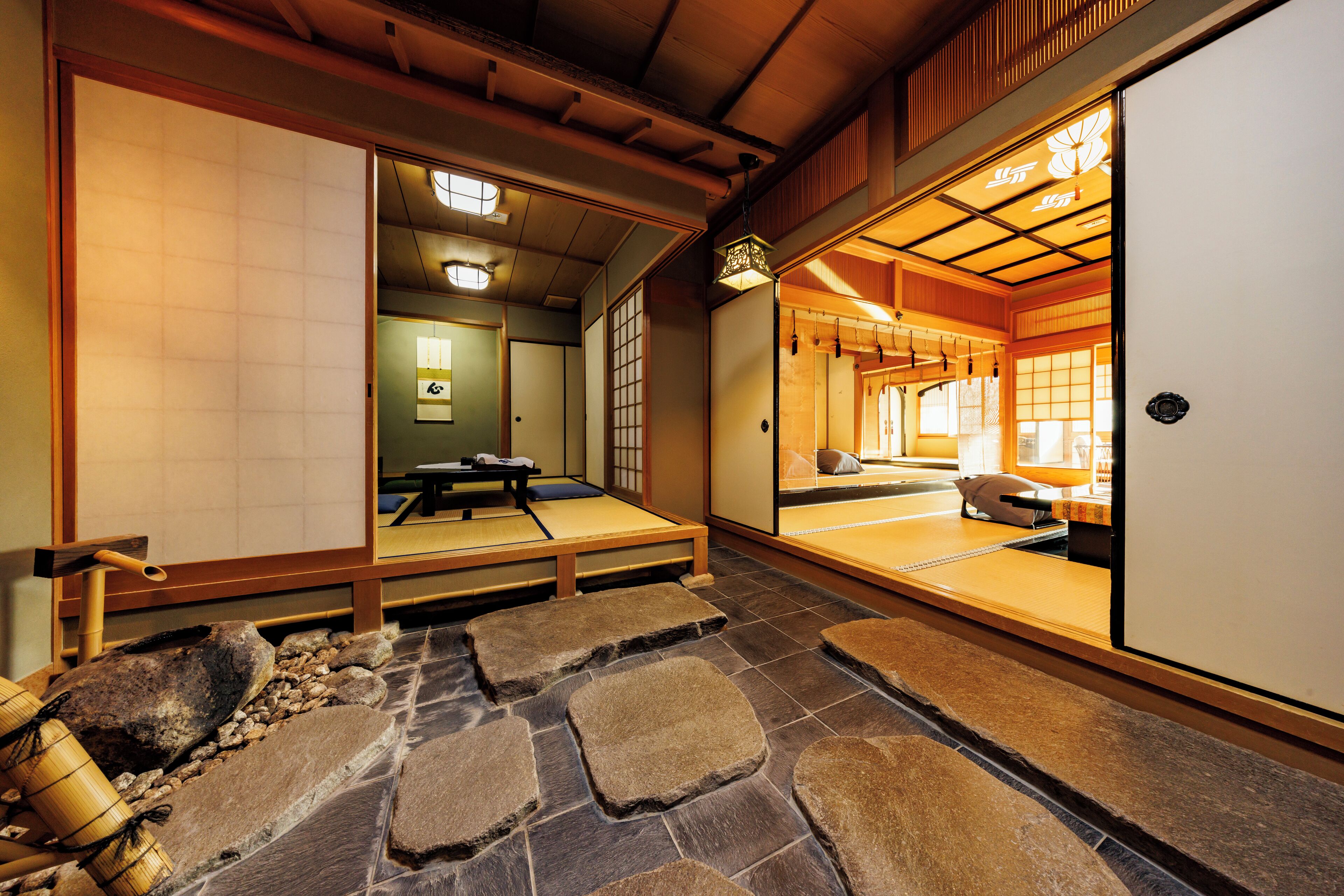 Traditional Suite | Desk, laptop workspace, WiFi (free), bed sheets