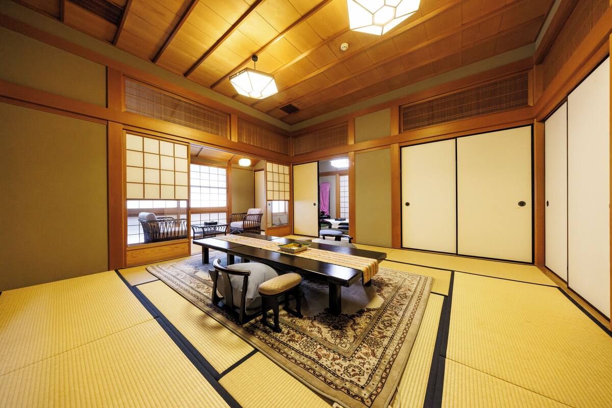 Deluxe Room | Desk, laptop workspace, WiFi (free), bed sheets