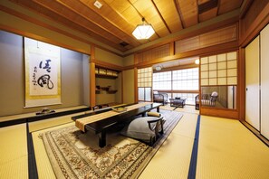 Deluxe Room | Desk, laptop workspace, free WiFi, bed sheets - Shikitei (Nara)
