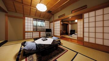 Standard Quadruple Room, Park View | Desk, laptop workspace, free WiFi, bed sheets