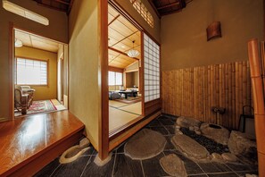 Superior Room | Desk, laptop workspace, free WiFi, bed sheets - Shikitei (Nara)