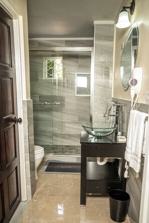 Shower, hair dryer, towels, soap - North Ritz Villa (Ocho Rios, Draxhall, St. Ann)