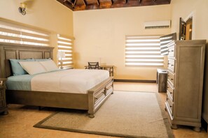 6 bedrooms, iron/ironing board, WiFi, bed sheets