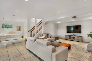 智能电视、壁炉