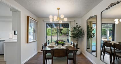 Professionally designed & furnished 4-bedroom house in Mt Vista, Ridgefield