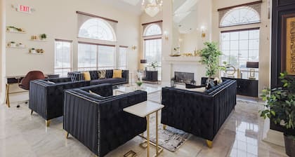 Spacious 4bed Lux
Home+GameRoom+LakeVw+Near Trilith Studio & Atlanta Airport.