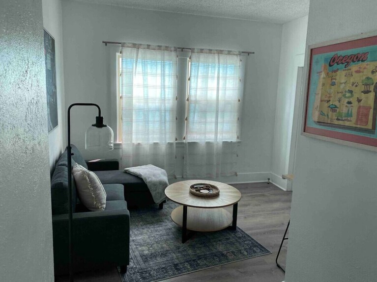 1930s Building On Main St Apt 211 Downtown - Klamath Falls, OR