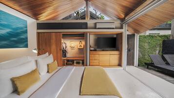 Hypo-allergenic bedding, minibar, in-room safe, free WiFi