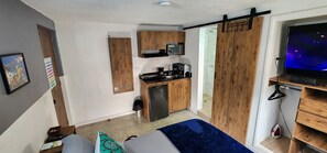 1 bedroom, desk, iron/ironing board, WiFi (free) - Safe, fully equipped apartment in Laureles, Medellín – Wi-Fi & Netflix (Medellín)