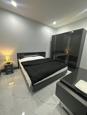 Basic Room Share Town House | Free WiFi